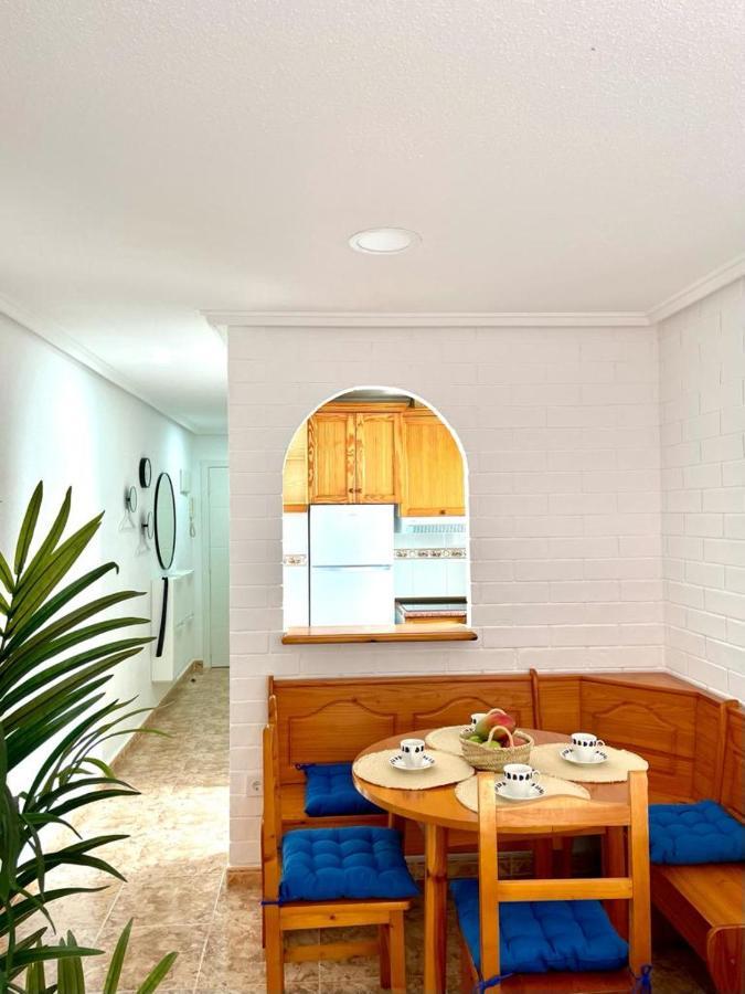 Apartamento Azzurro Lägenhet Torrevieja Exteriör bild