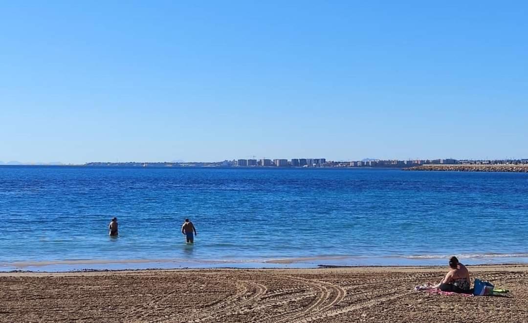 Apartamento Azzurro Lägenhet Torrevieja Exteriör bild